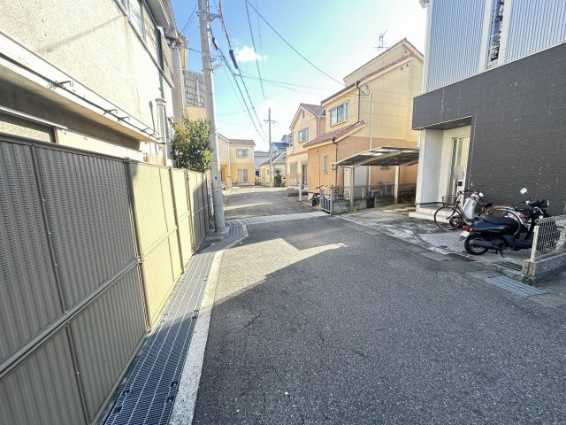 【前面道路含む現地写真】 | 和泉市尾井町2丁目土地 | 前面道路