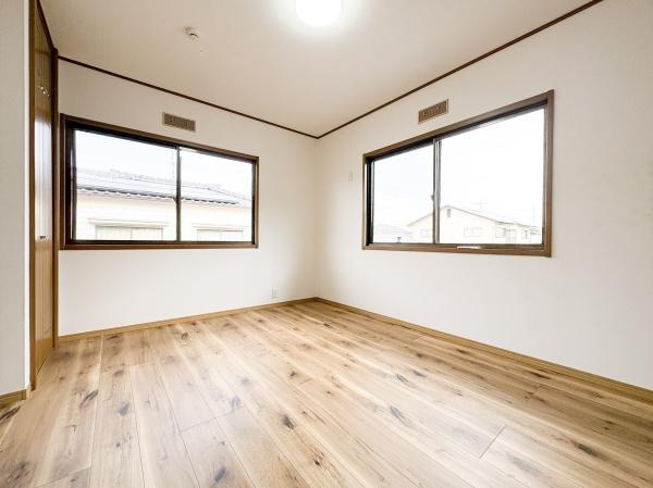 宮河内ハイランド中古の洋室|二面採光で風通し、日当たり良好