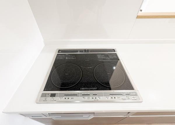 宮河内ハイランド中古のキッチン|お手入れがしやすいIHクッキングヒーター