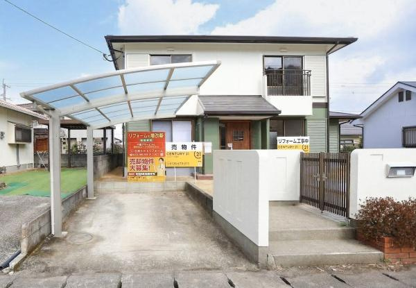 宮河内ハイランド中古の駐車場|カーポート付の駐車場です