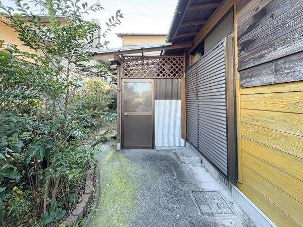 緑が丘4丁目中古のその他|植物を植えるスペースもあり季節の変化を楽しめる空間です。