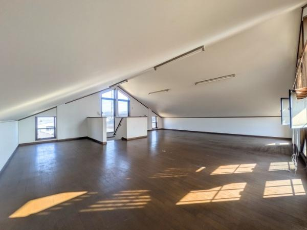 常行　戸建ての洋室|3階の広々とした空間