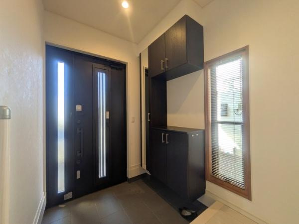 常行　戸建ての玄関|シューズボックス付きの玄関