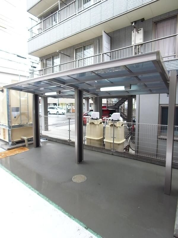 リブリ・ウィステリアのその他