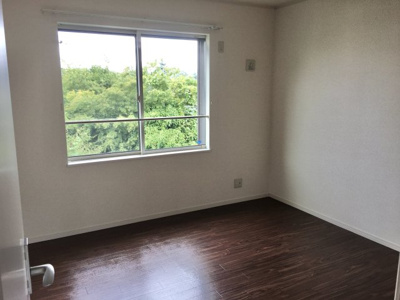 【洋室】 | 長岡ハイツ | 明るい洋室です