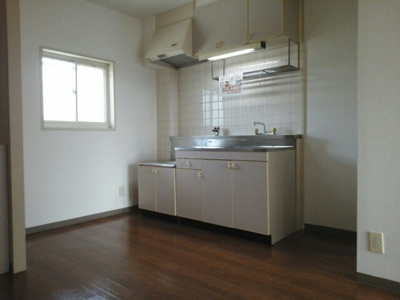 【居間・リビング】 | グリーンハイツカワムラⅡ | こちらの居間で趣味の時間をお楽しみください