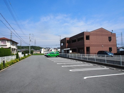 【駐車場】 | サニーサイド | 車をお持ちの方に嬉しい駐車場付きの物件です