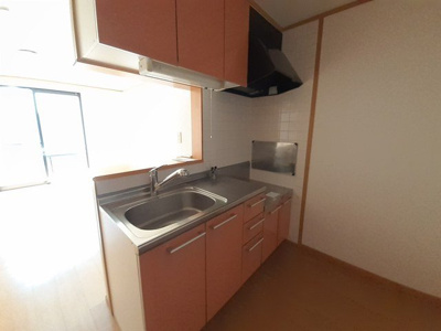 【キッチン】 | グッチ・アラモード | コンパクトなキッチンで掃除もラクラク