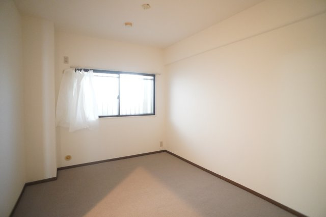 オーブラン学園前の洋室