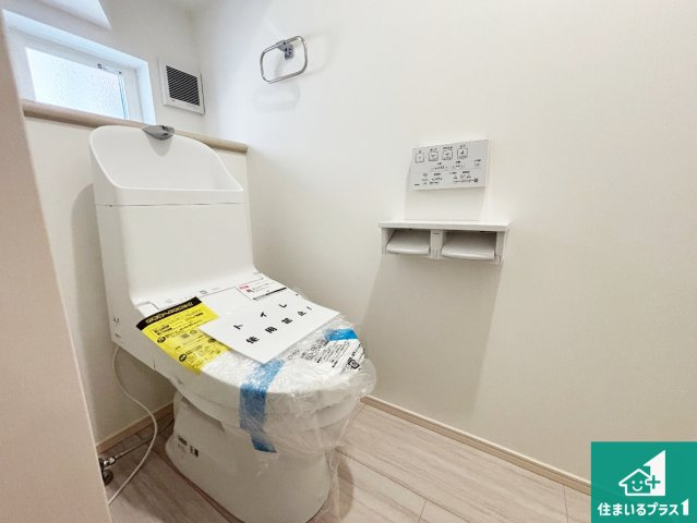 20(祝)21(土)22(日)現地説明会開催中　奈良市大安寺のトイレ|1・2階の2ヶ所にあるので、朝の忙しい時間の順番待ちもなく、深夜の利用にも大変便利です。