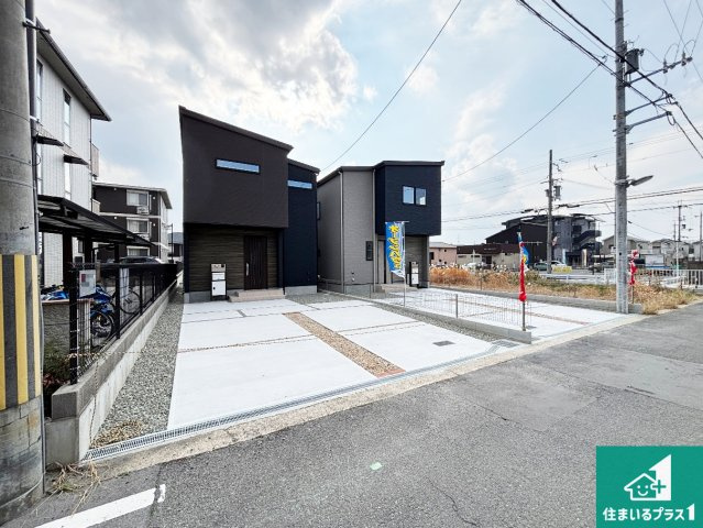 20(祝)21(土)22(日)現地説明会開催中　奈良市大安寺の前面道路含む現地写真|周辺は閑静な住宅街！前面道路広々で車の出し入れも便利です。駐車が苦手な方でも安心して車庫入れできます！