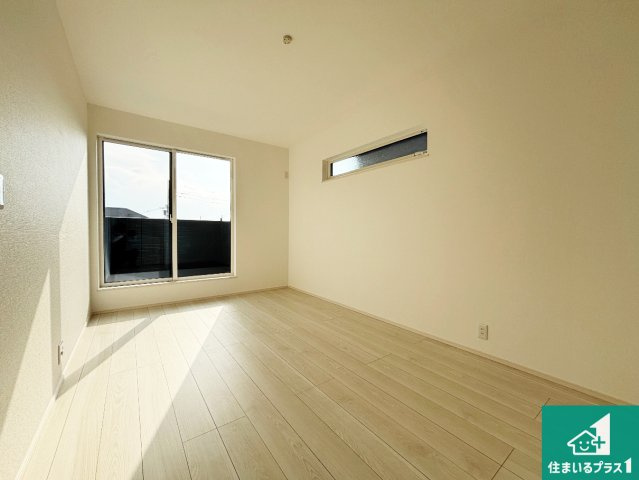 20(祝)21(土)22(日)現地説明会開催中　奈良市大安寺の洋室|シンプルな洋室は、自分好みのインテリアが楽しめます♪ご家族とインテリアや家具を選びに行くのは新築購入時の醍醐味の一つです。ぜひお楽しみください♪