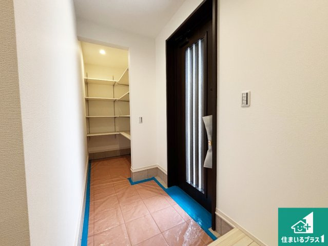 20(祝)21(土)22(日)現地説明会開催中　奈良市大安寺の玄関|シューズボックスにはたくさんの靴が収納できるので玄関周りはいつもスッキリ！ご家族が増えても安心！