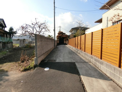 【駐車場】 | 【インスペクション実施済】中古一戸建　玉島　4LDK | 駐車スペースは縦列3台可。