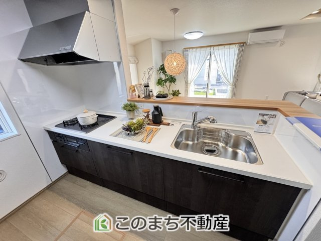 KIS宇都宮市さつき1丁目　中古戸建のキッチン|人気の対面式キッチン☆料理をしながらご家族とコミュニケーションが取れます♪