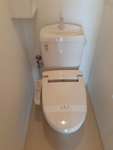 カ－サ・ポポラ－レのトイレ|落ち着いた色調のトイレです