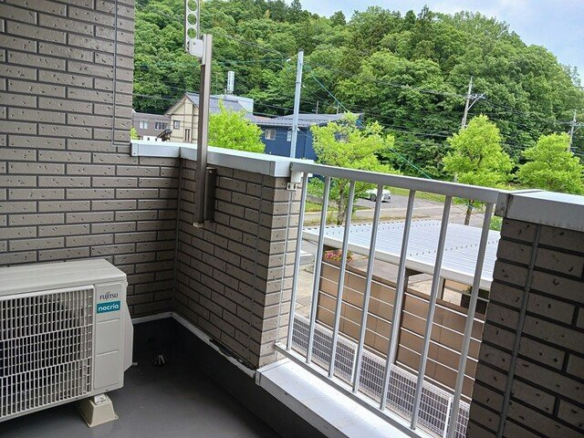 カーサ　Ｈａｎａ　Ｂ棟のバルコニー|外からの目が気にならないバルコニーで洗濯物が干せます