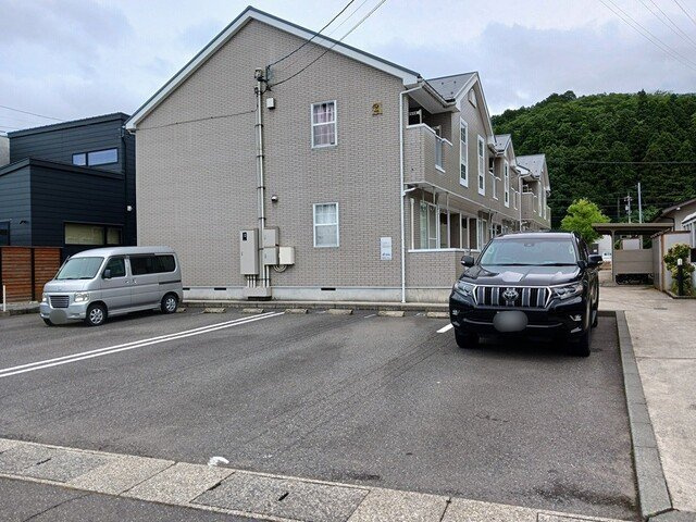 カーサ　Ｈａｎａ　Ｂ棟の駐車場|駐車場に車を止められます