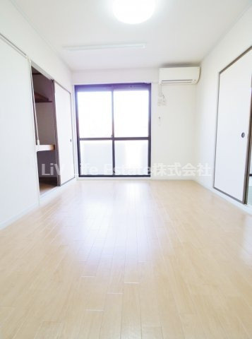 セジュール梨花の洋室