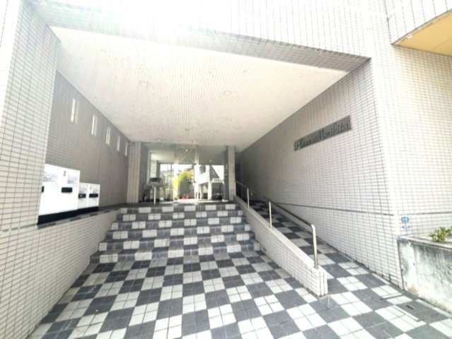 プラザ森北のエントランス