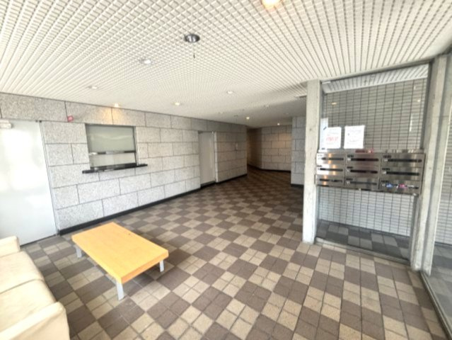 プラザ森北のロビー