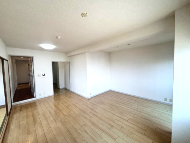 プラザ森北の居間・リビング