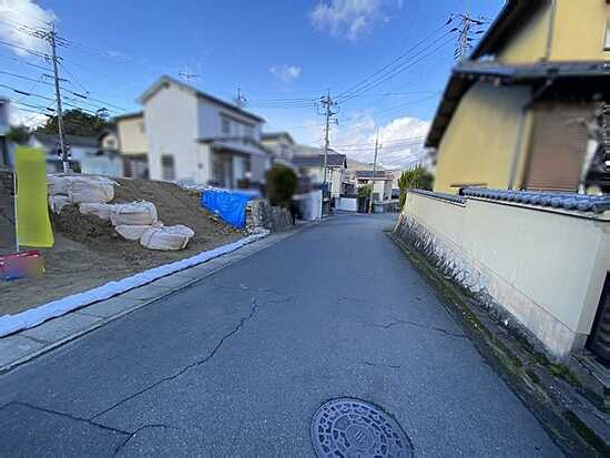 【前面道路含む現地写真】