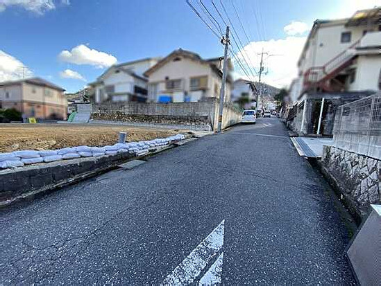 【前面道路含む現地写真】