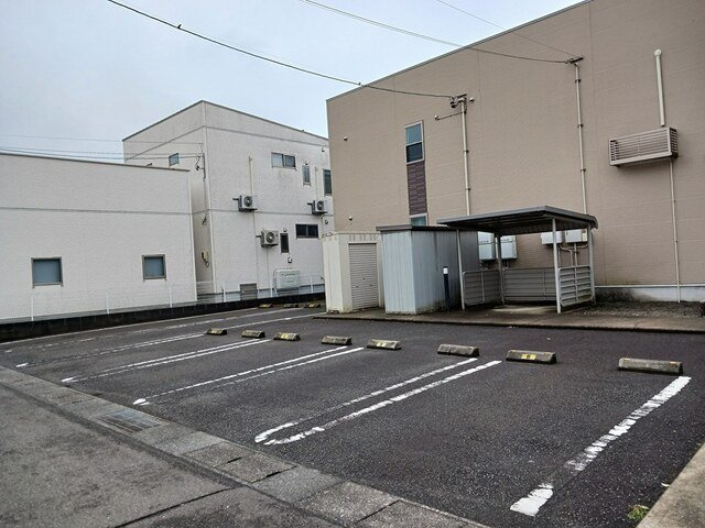 パル　ティ－ルＦの駐車場