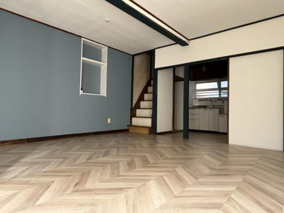 【居間・リビング】 | 新座市西堀２丁目戸建 | こちらのリビングで趣味の時間をお楽しみください