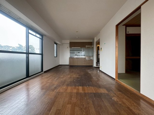 パシフィックマンションの居間・リビング