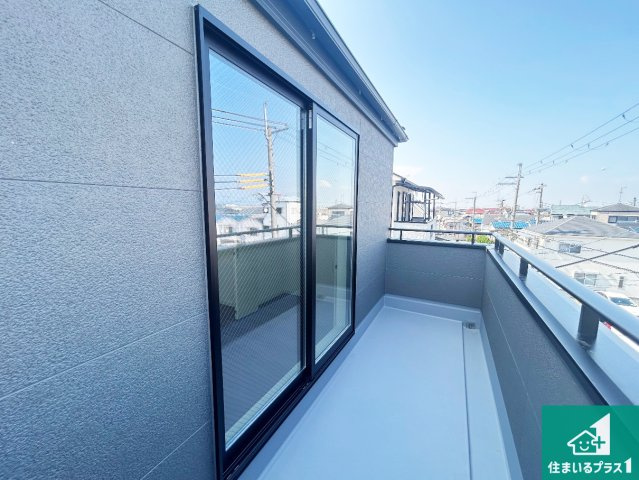 29(土)30(日)現地見学可能！◆堺市中区陶器北　限定1邸のバルコニー|ワイドバルコニーは洗濯物を干すスペースが広いのでご家族が多くても安心！