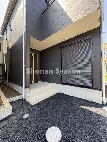 【外観】 | シャッター付で防犯面も安心のお住まいが完成いたしました。
