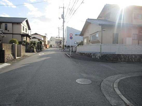 【前面道路含む現地写真】