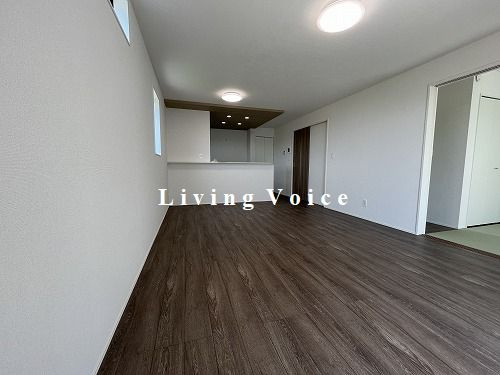 【居間・リビング】 | 【仲介手数料０円】平塚市大島　新築一戸建て　2号棟　全4棟