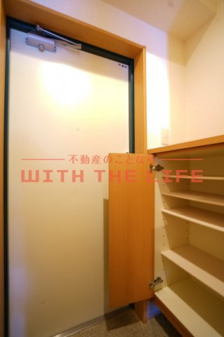 グランドゥール【10,000円キャッシュバック対象物件】の玄関|ゆったりとした玄関です