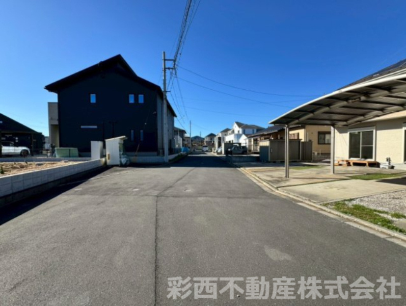 日高市原宿中古戸建ての前面道路含む現地写真|前面道路