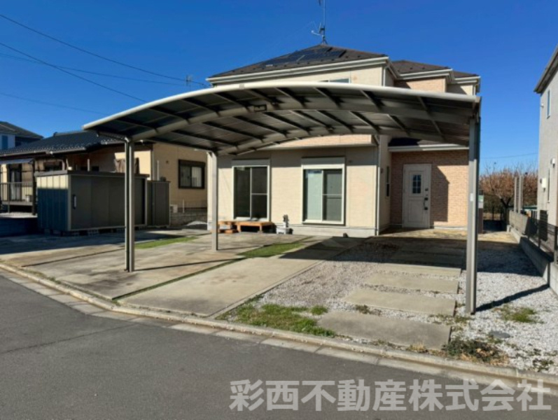 日高市原宿中古戸建ての駐車場|嬉しいカーポート付き！雨の日も安心です！