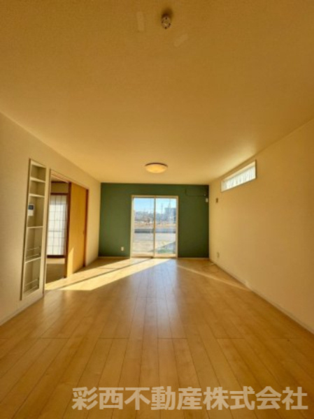 日高市原宿中古戸建ての居間・リビング