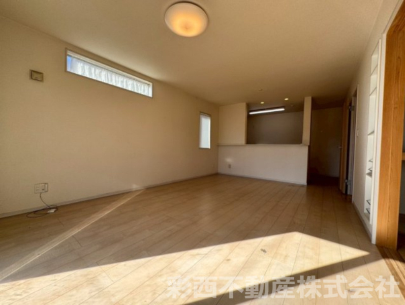 日高市原宿中古戸建ての居間・リビング