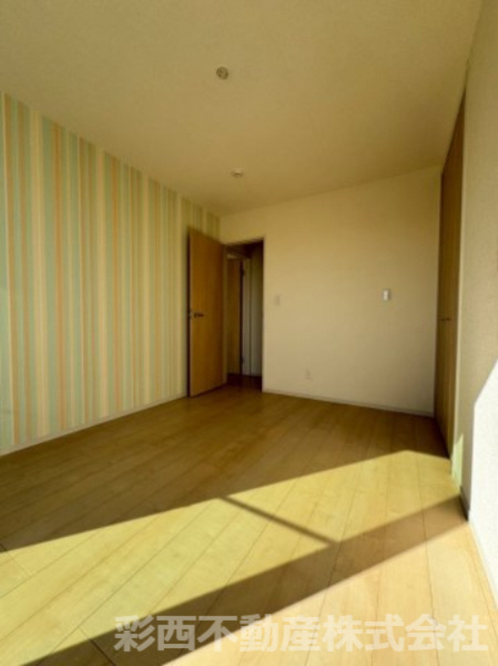 日高市原宿中古戸建ての洋室