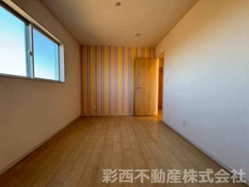 日高市原宿中古戸建ての洋室