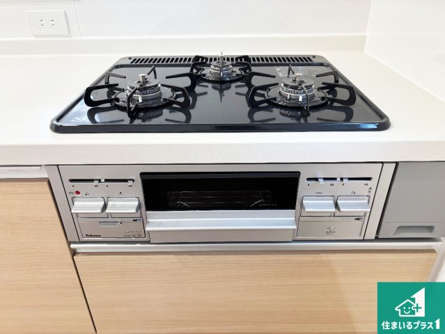 天理市別所町　第2期　新築一戸建ての設備|ダブル高火力Ｓｉセンサー付きコンロ！３口あるので、まとめて料理をする時も大活躍！