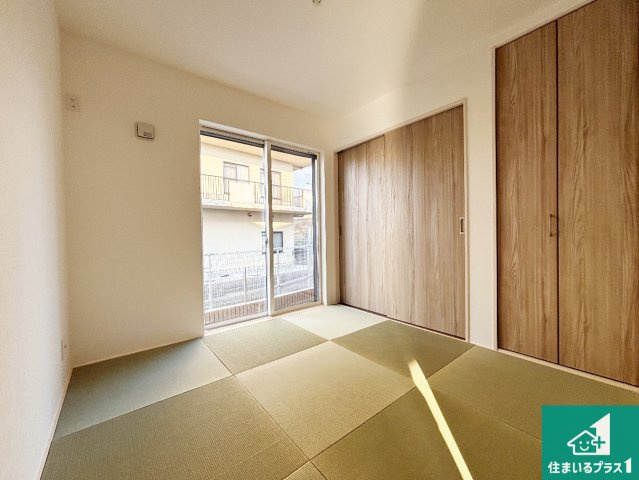 天理市別所町　第2期　新築一戸建ての和室|一室あると便利な和室は客間としてだけでなく、小さなお子様のプレイルームや食後のくつろぎスペースとしてもご利用いただけます。収納もついていますので大活躍間違いなし！