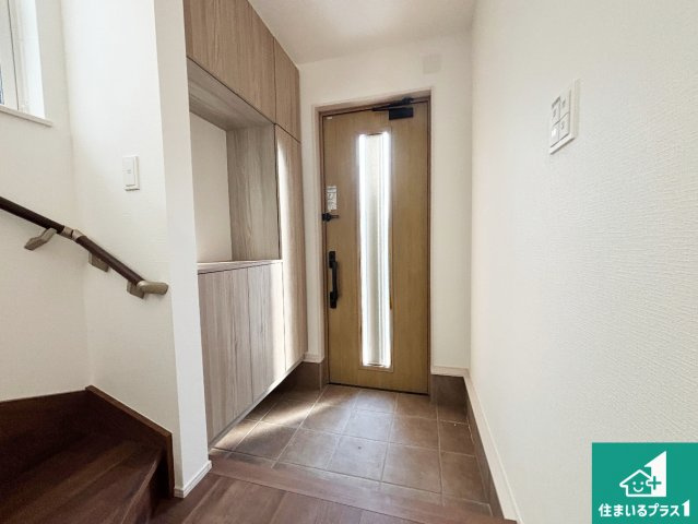 天理市別所町　第2期　新築一戸建ての玄関|シューズボックスにはたくさんの靴が収納できるので玄関周りはいつもスッキリ！ご家族が増えても安心！