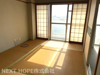 【和室】 | 伊丹グリーンハイツ | バルコニーに面した和室６帖です♪日当たり良好で開放的な居室です！！お好きなリフォームを楽しんでみませんか？