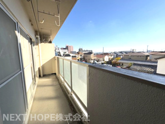 【バルコニー】 | 伊丹グリーンハイツ | バルコニーは南向きです♪日当たり良好でお洗濯物もスッキリ乾きます！！