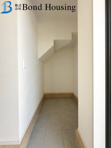 敷地６４坪・広い庭付き・LDK２３帖・樫野台　限定１棟の玄関