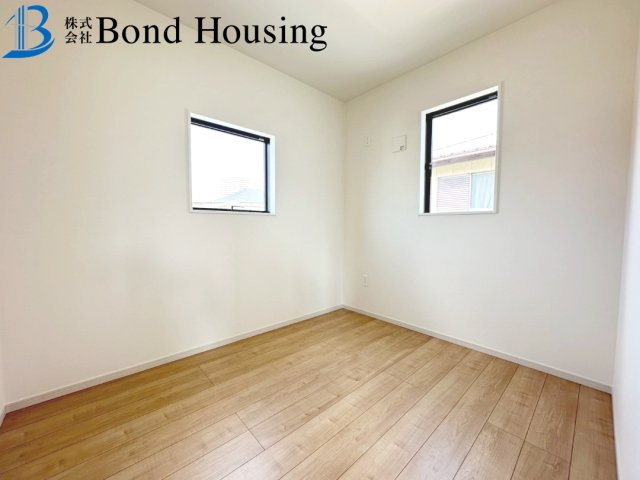 敷地６４坪・広い庭付き・LDK２３帖・樫野台　限定１棟の玄関