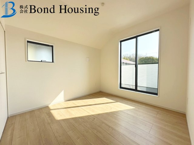 敷地６４坪・広い庭付き・LDK２３帖・樫野台　限定１棟の前面道路含む現地写真